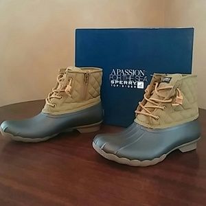 Sperry Saltwater Quilted Duck Boots 8.5